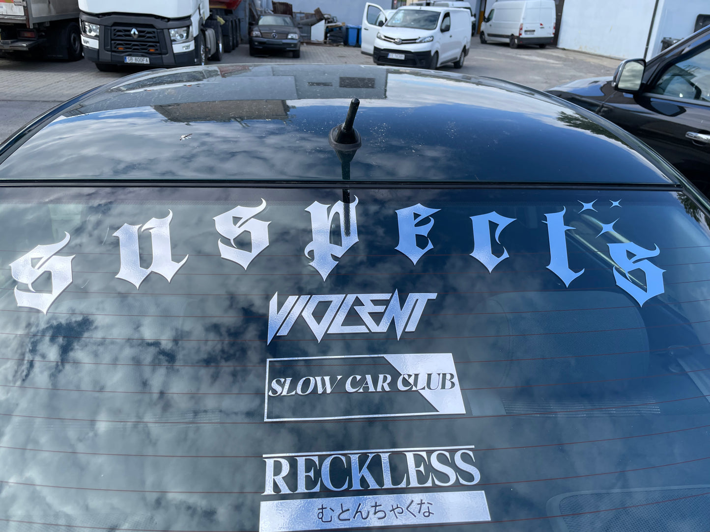 Banner Sticker "Suspects"